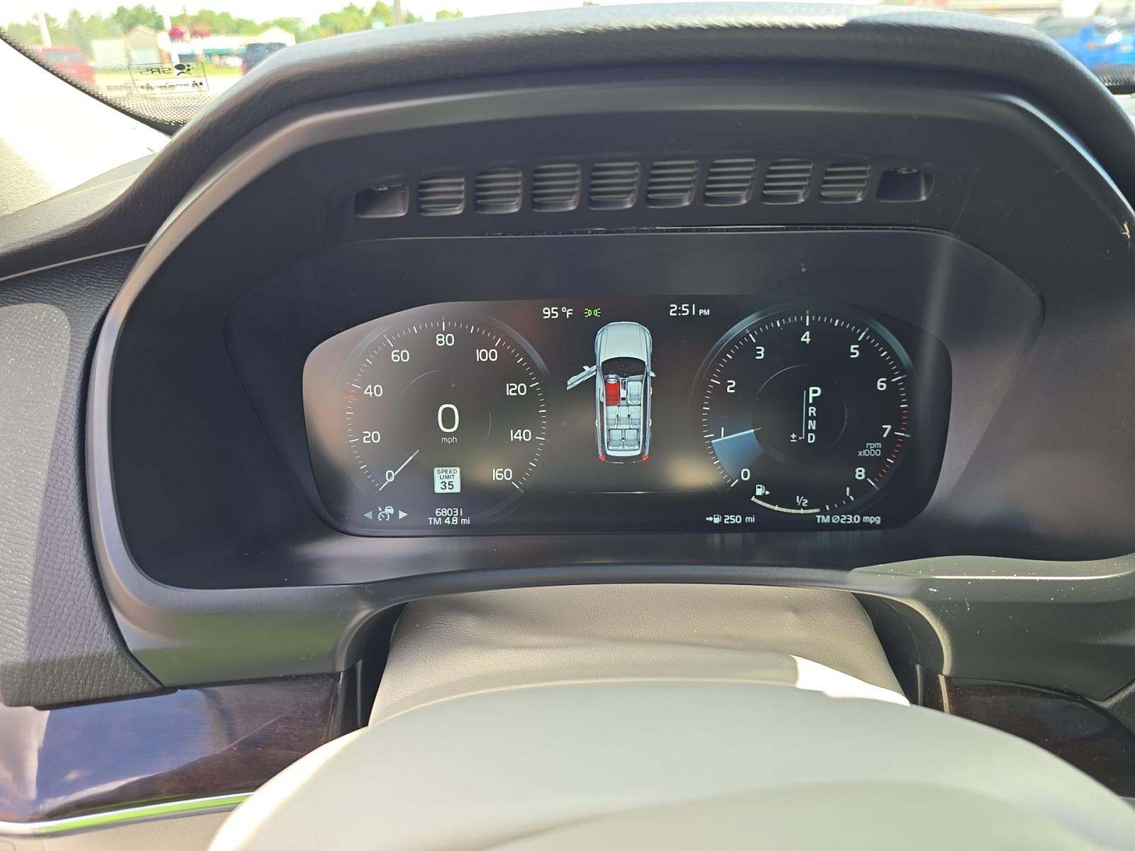 2019 Volvo XC90 T6 Momentum AWD