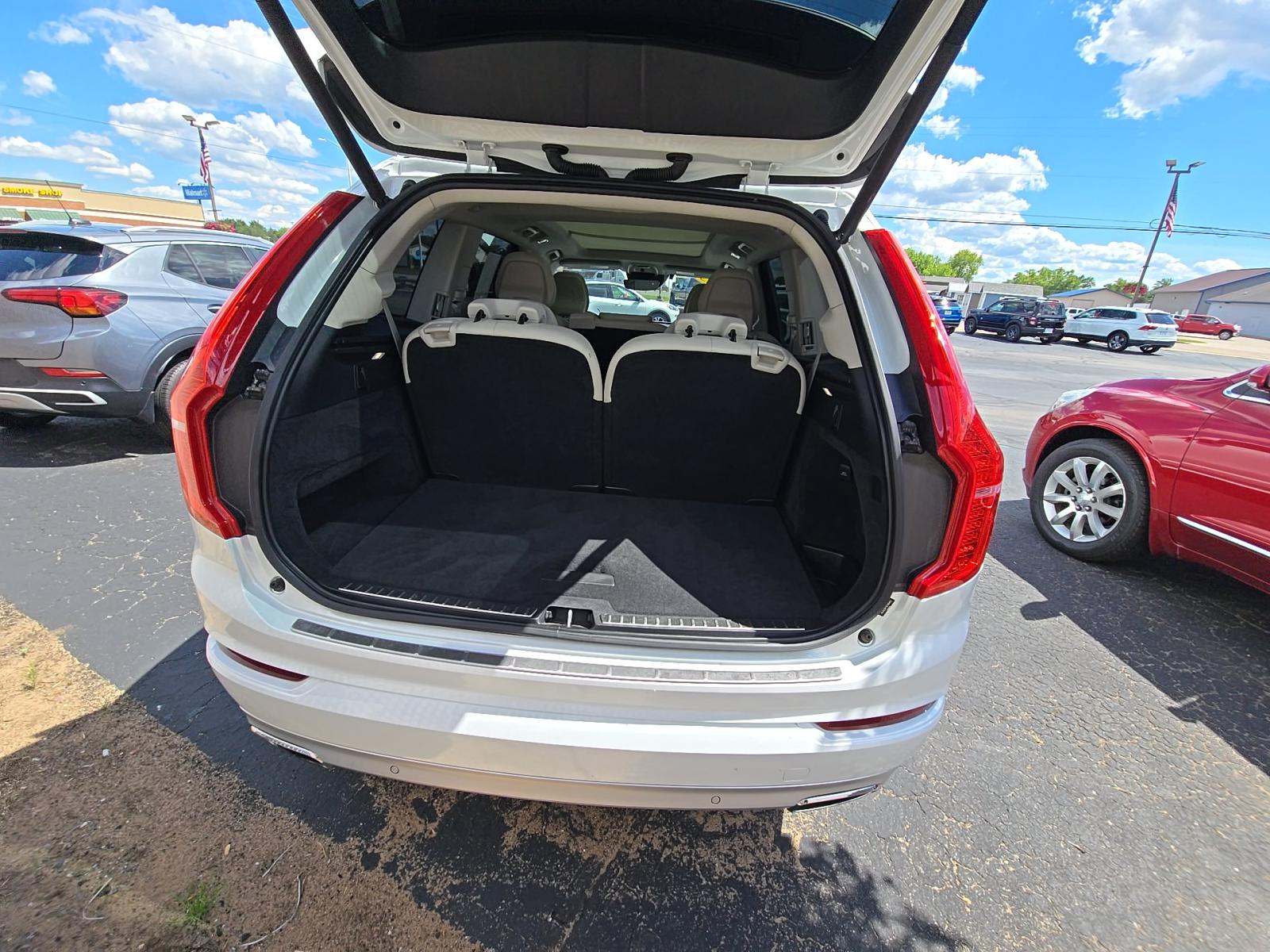 2019 Volvo XC90 T6 Momentum AWD