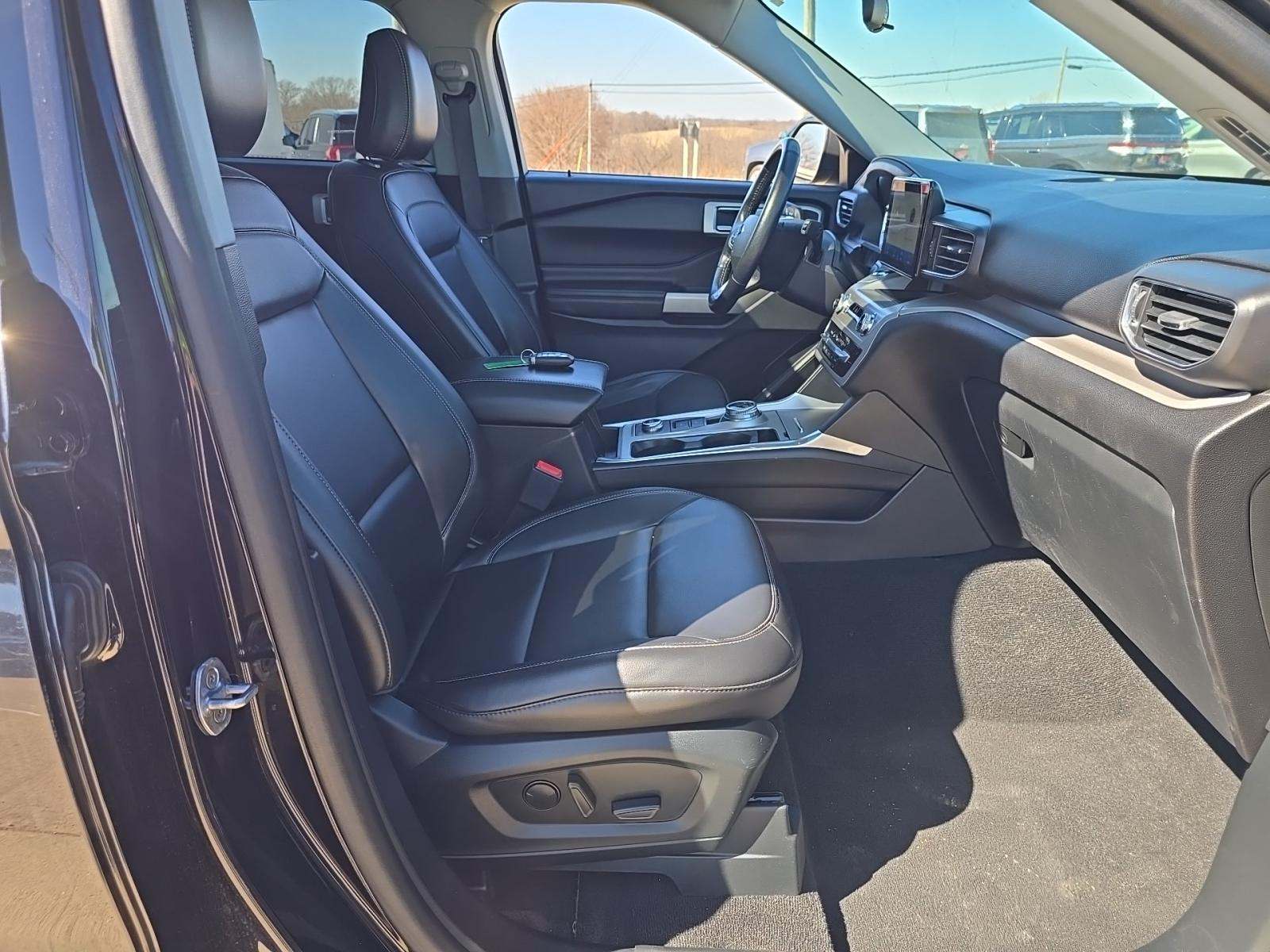 2023 Ford Explorer XLT AWD