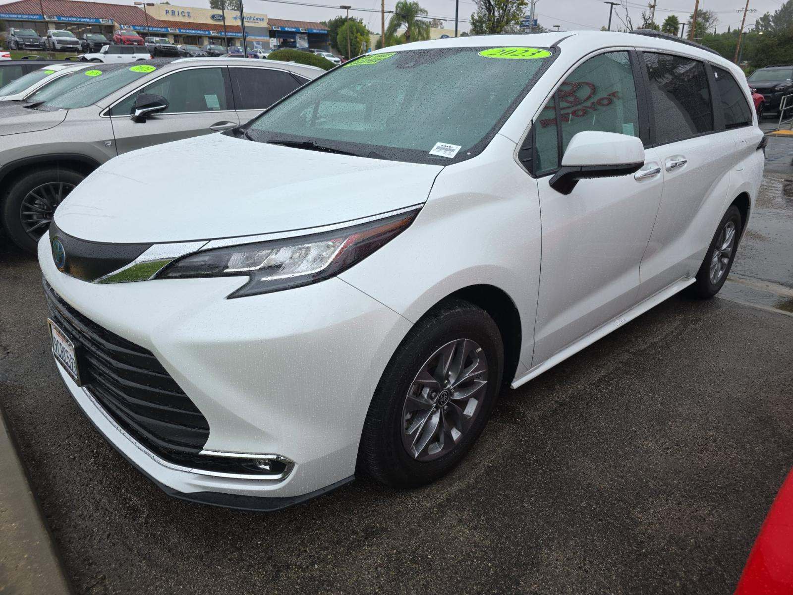 2023 Toyota Sienna XLE FWD