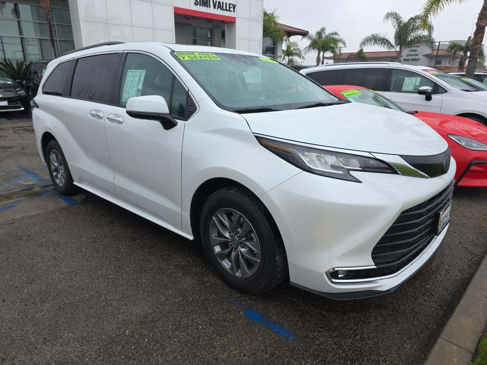 2023 Toyota Sienna XLE FWD