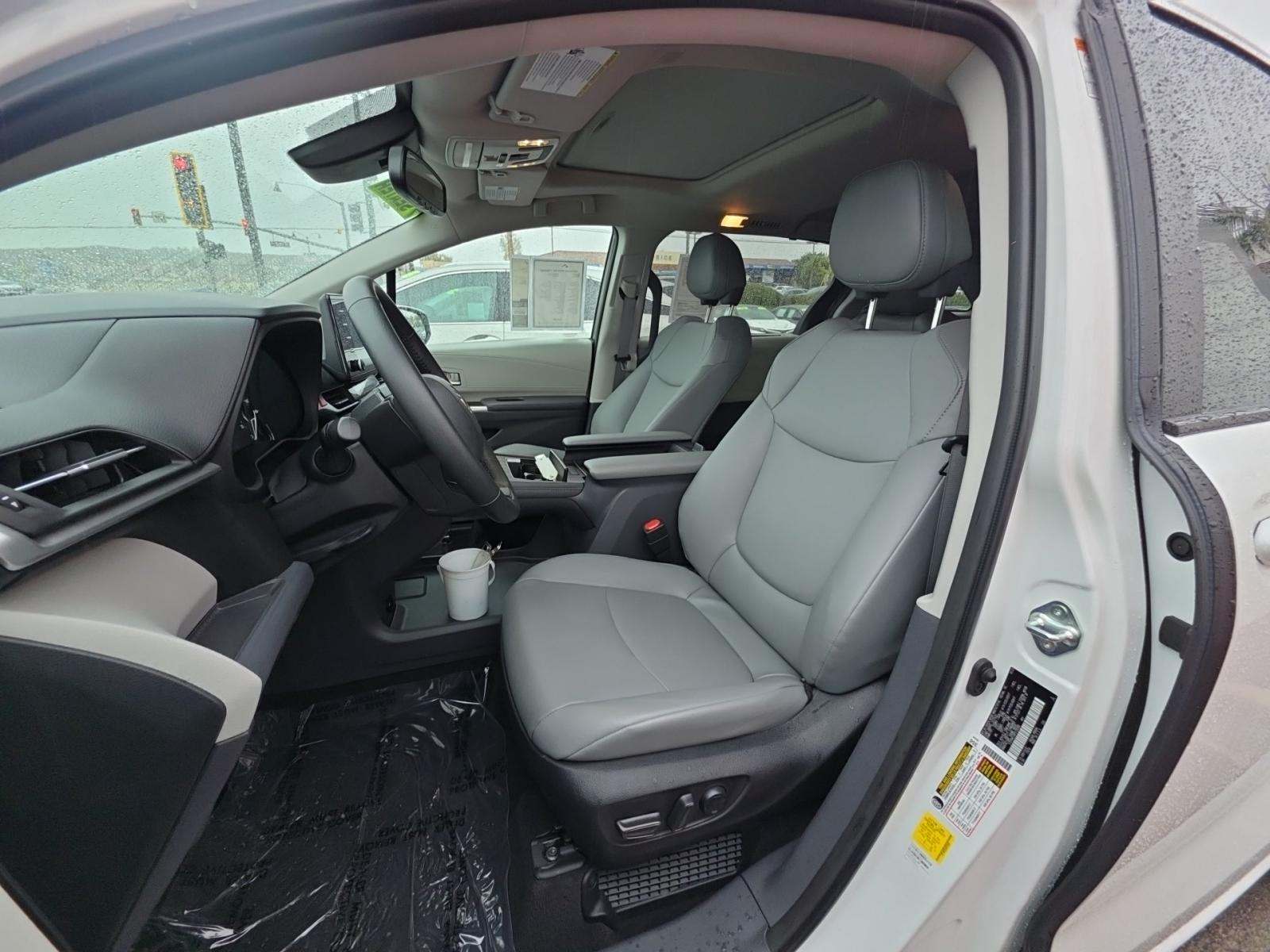 2023 Toyota Sienna XLE FWD