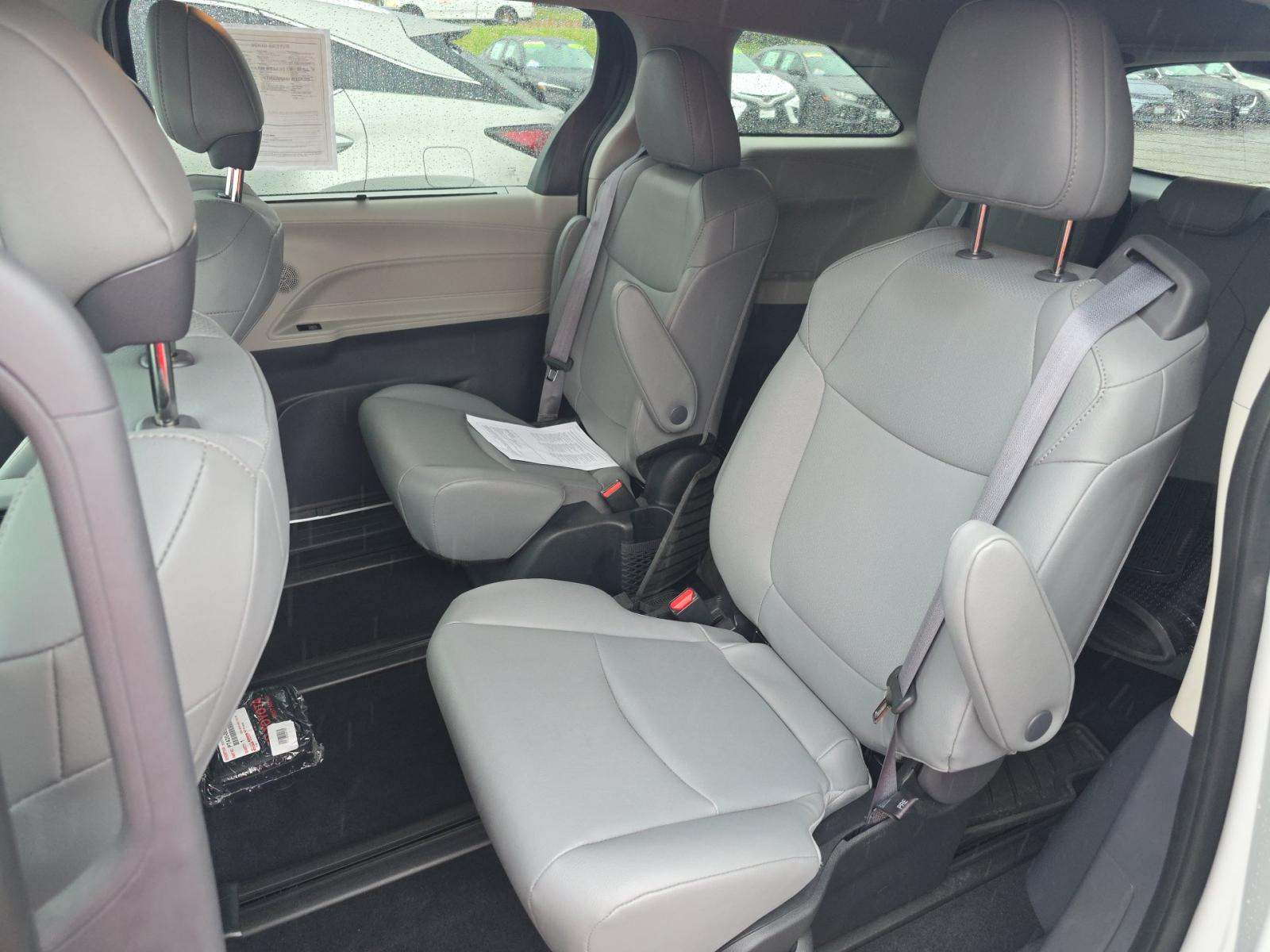 2023 Toyota Sienna XLE FWD