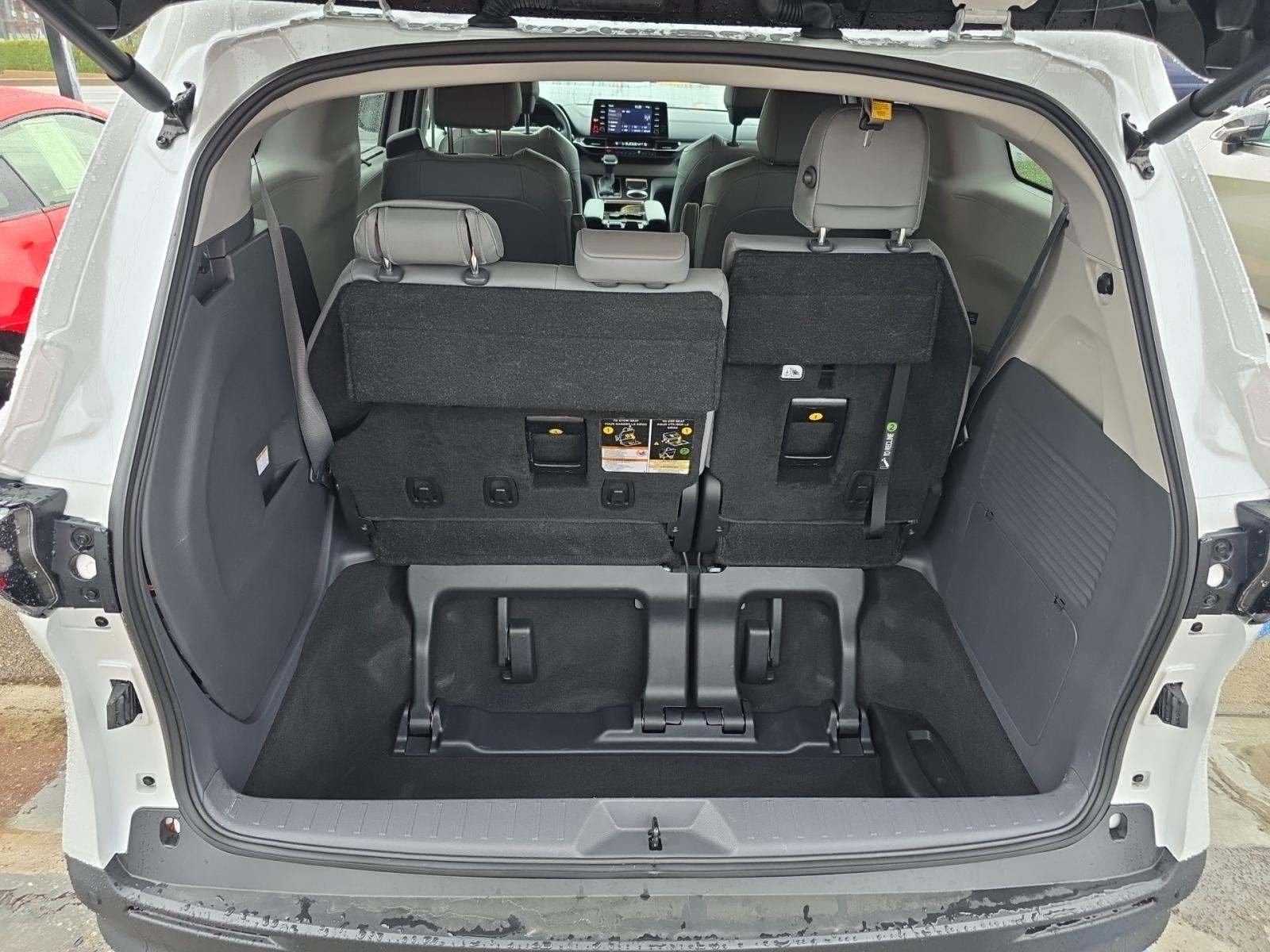2023 Toyota Sienna XLE FWD
