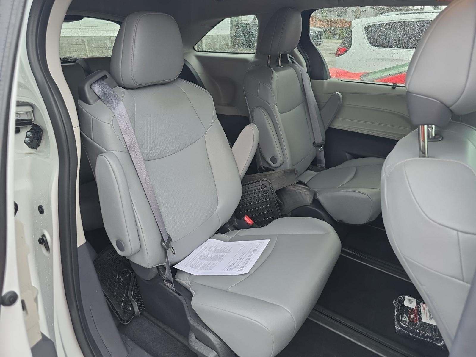 2023 Toyota Sienna XLE FWD