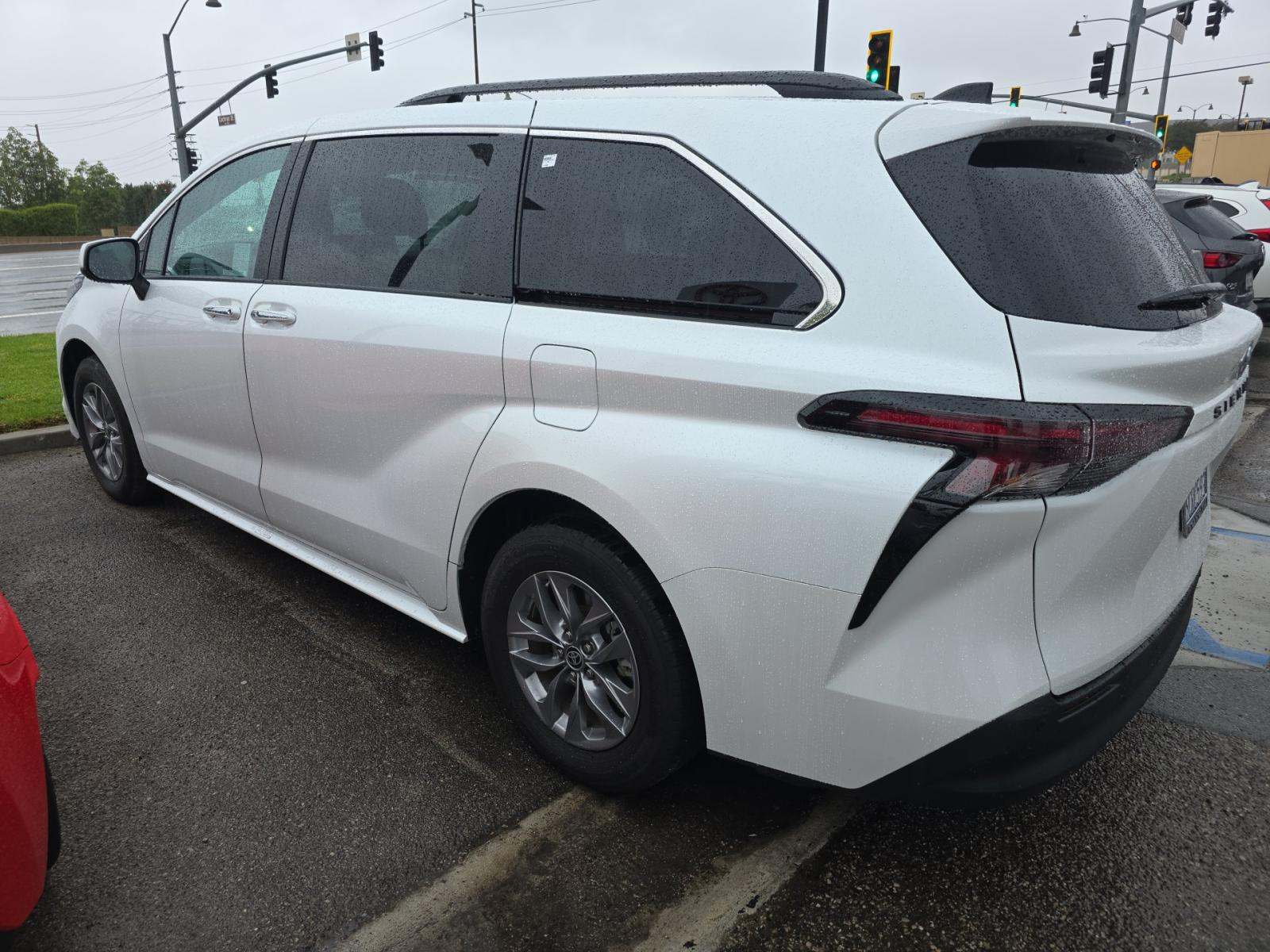 2023 Toyota Sienna XLE FWD
