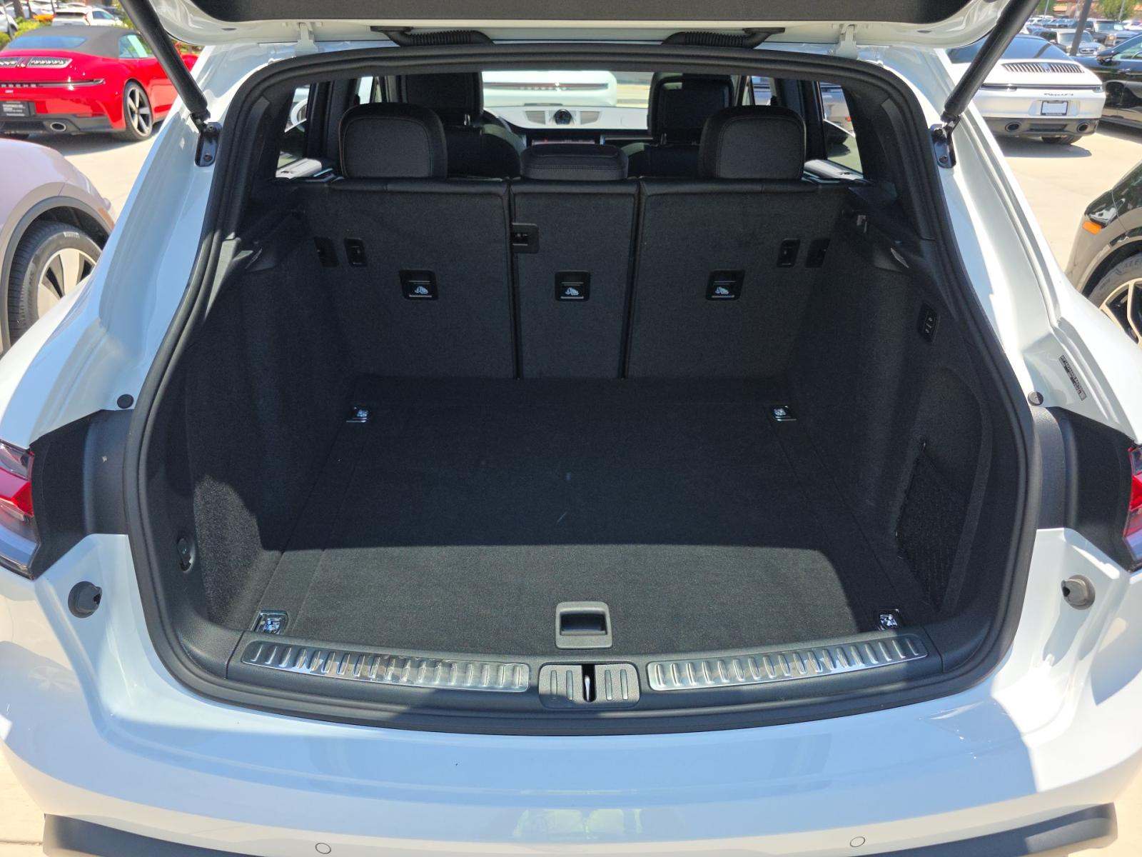 2025 Porsche Macan S AWD
