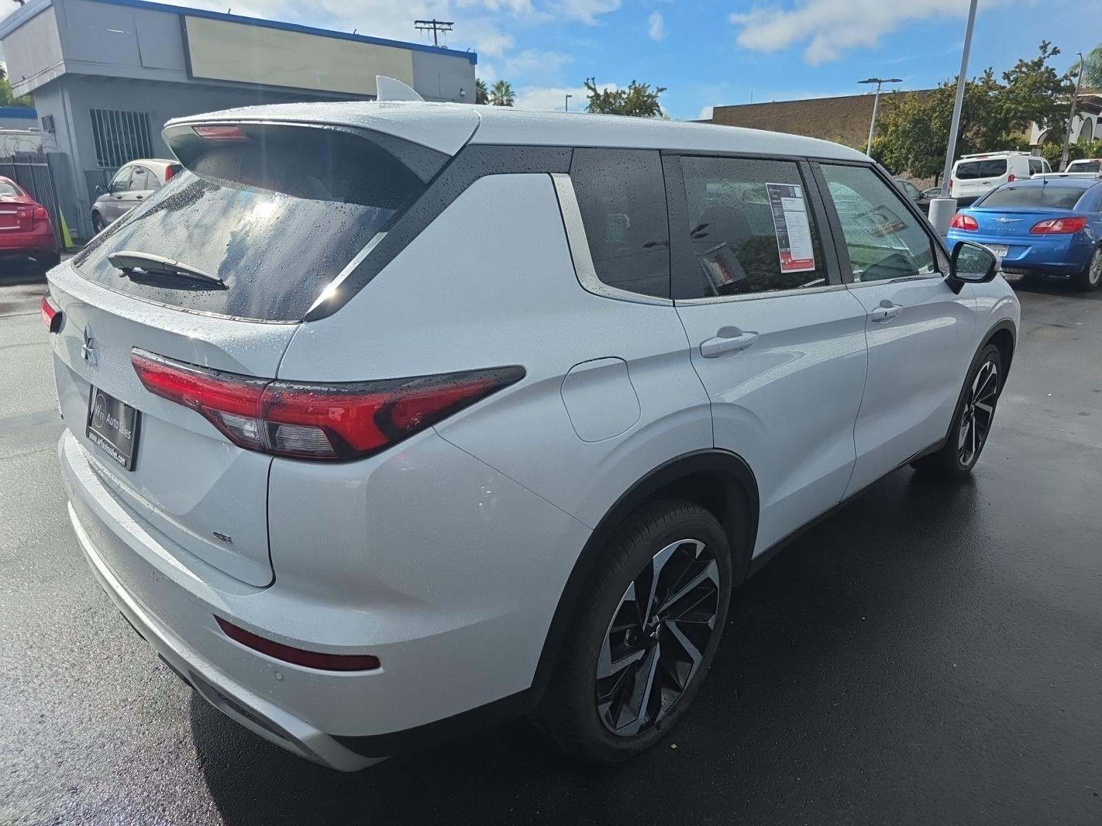 2024 Mitsubishi Outlander SE Black Edition FWD