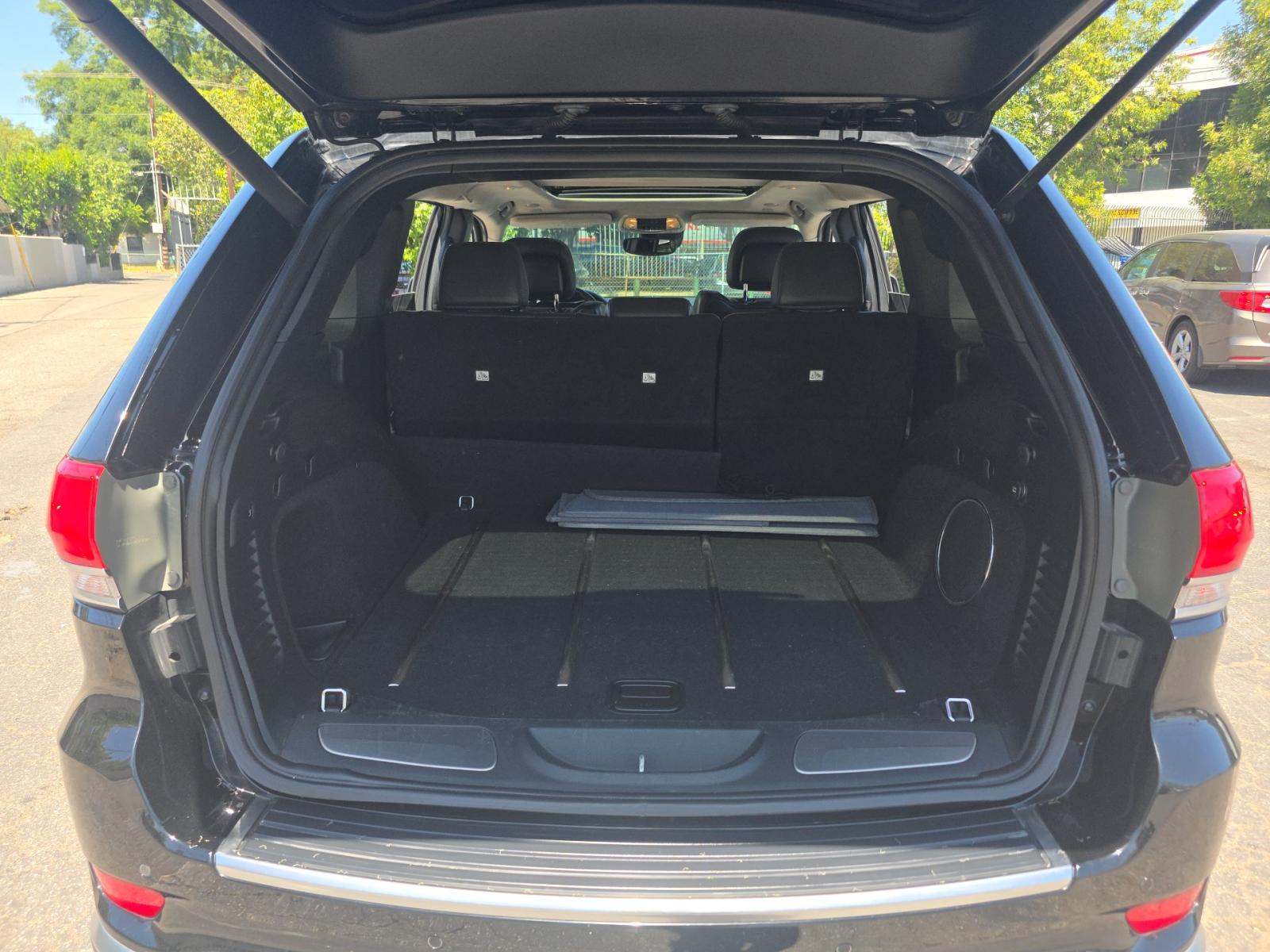 Jeep Grand Cherokee Summit снимка Jeep Grand Cherokee Summit