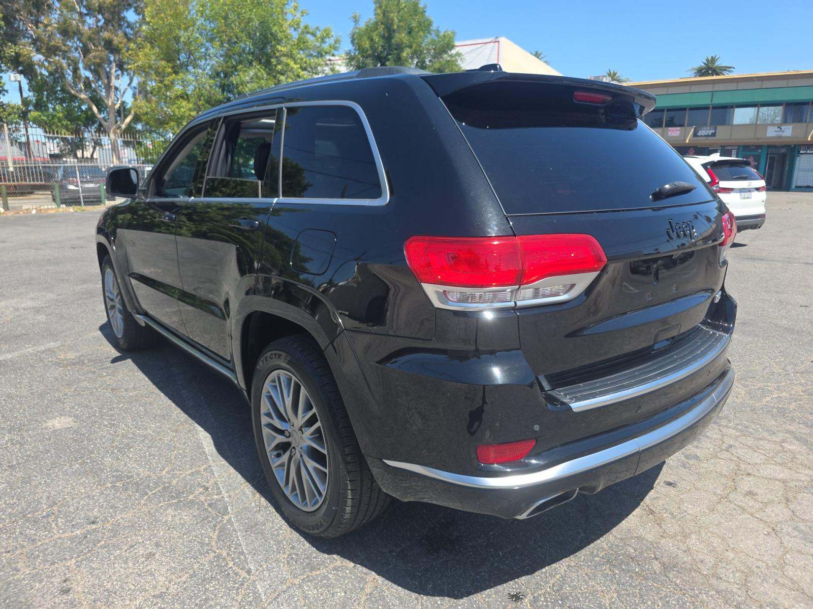 Jeep Grand Cherokee Summit снимка Jeep Grand Cherokee Summit