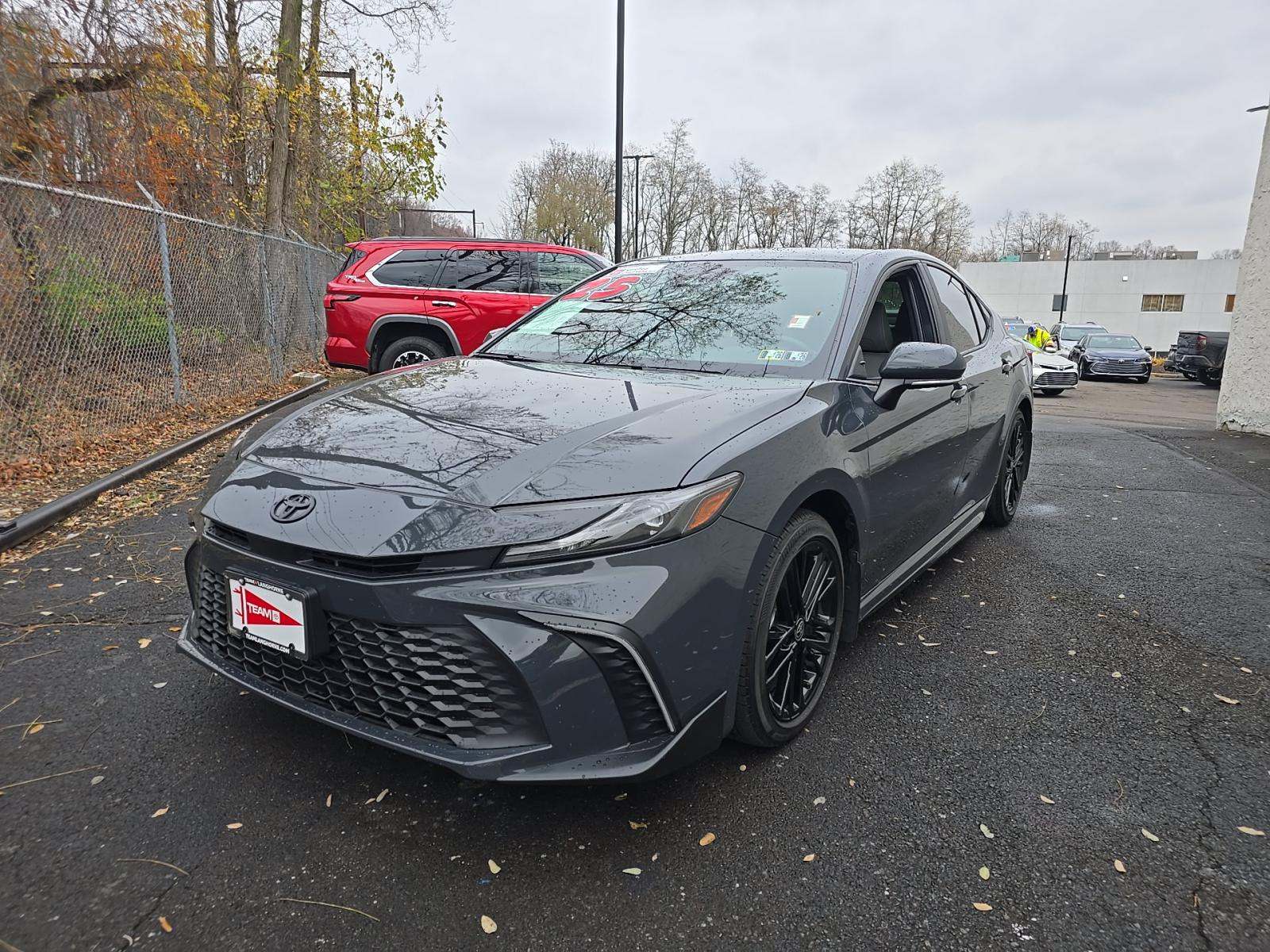 2025 Toyota Camry SE FWD
