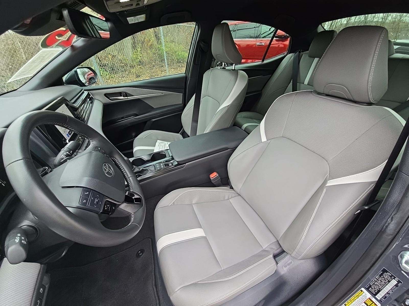 2025 Toyota Camry SE FWD