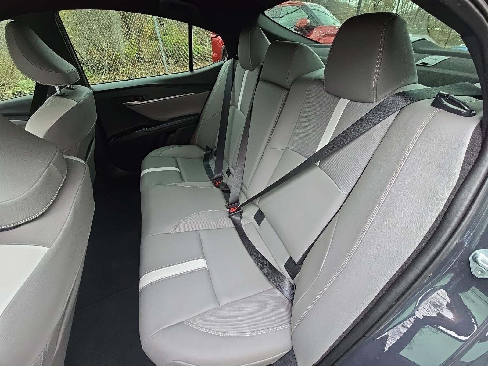 2025 Toyota Camry SE FWD