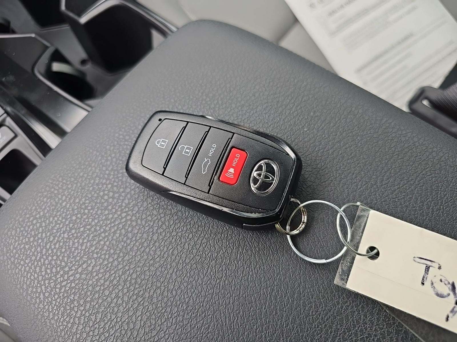 2025 Toyota Camry SE FWD