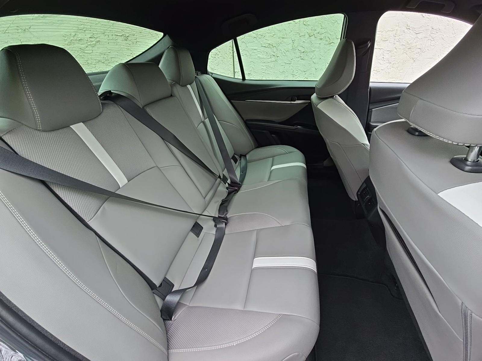 2025 Toyota Camry SE FWD