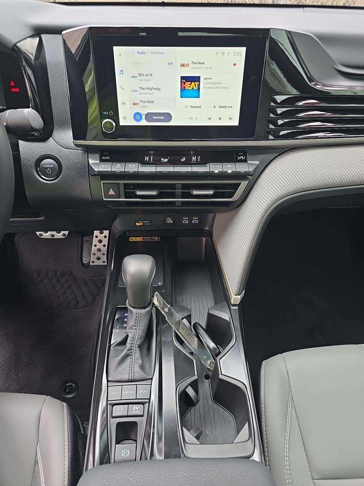 2025 Toyota Camry SE FWD