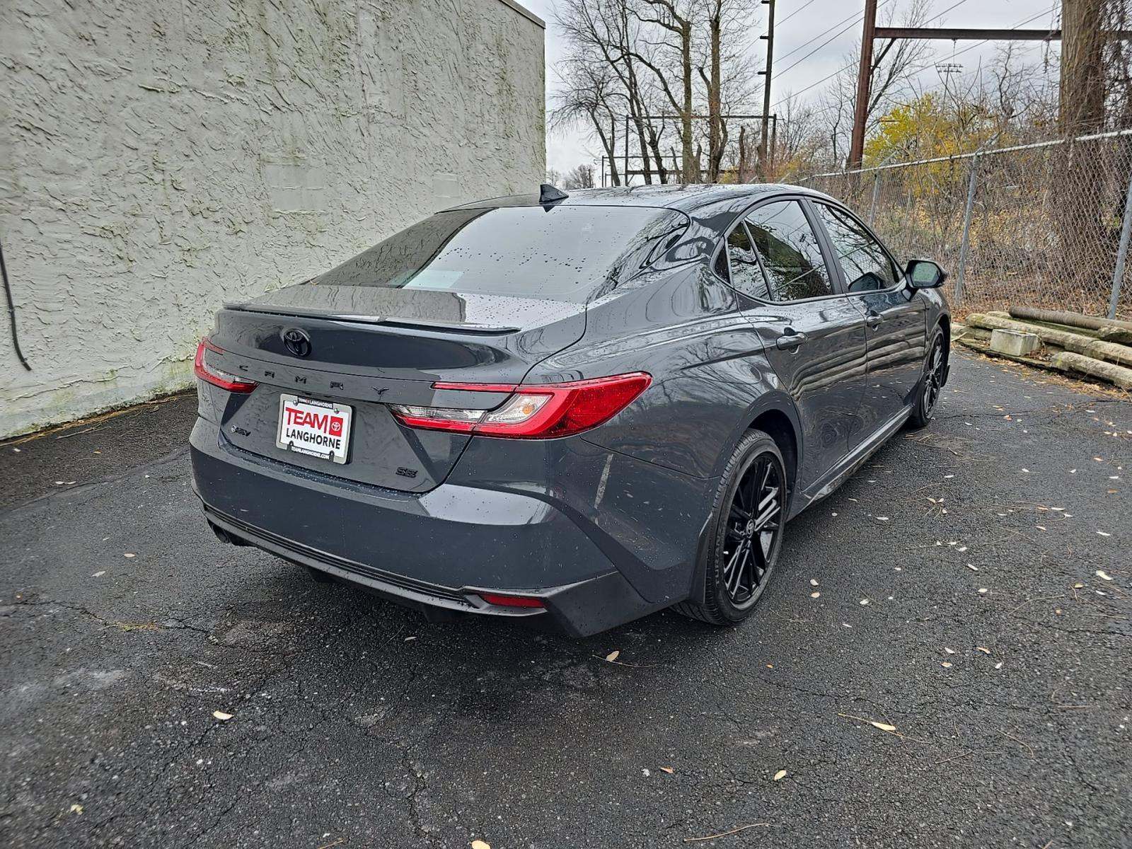 2025 Toyota Camry SE FWD