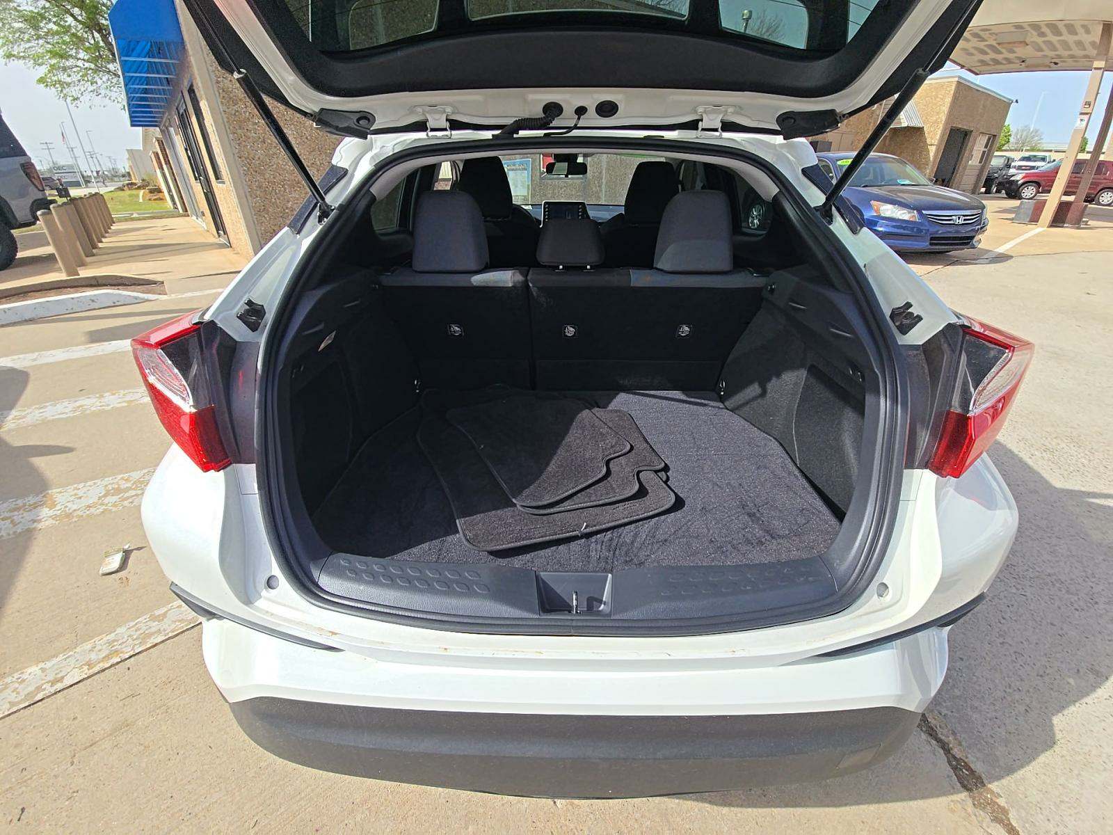 2021 Toyota C-HR LE FWD