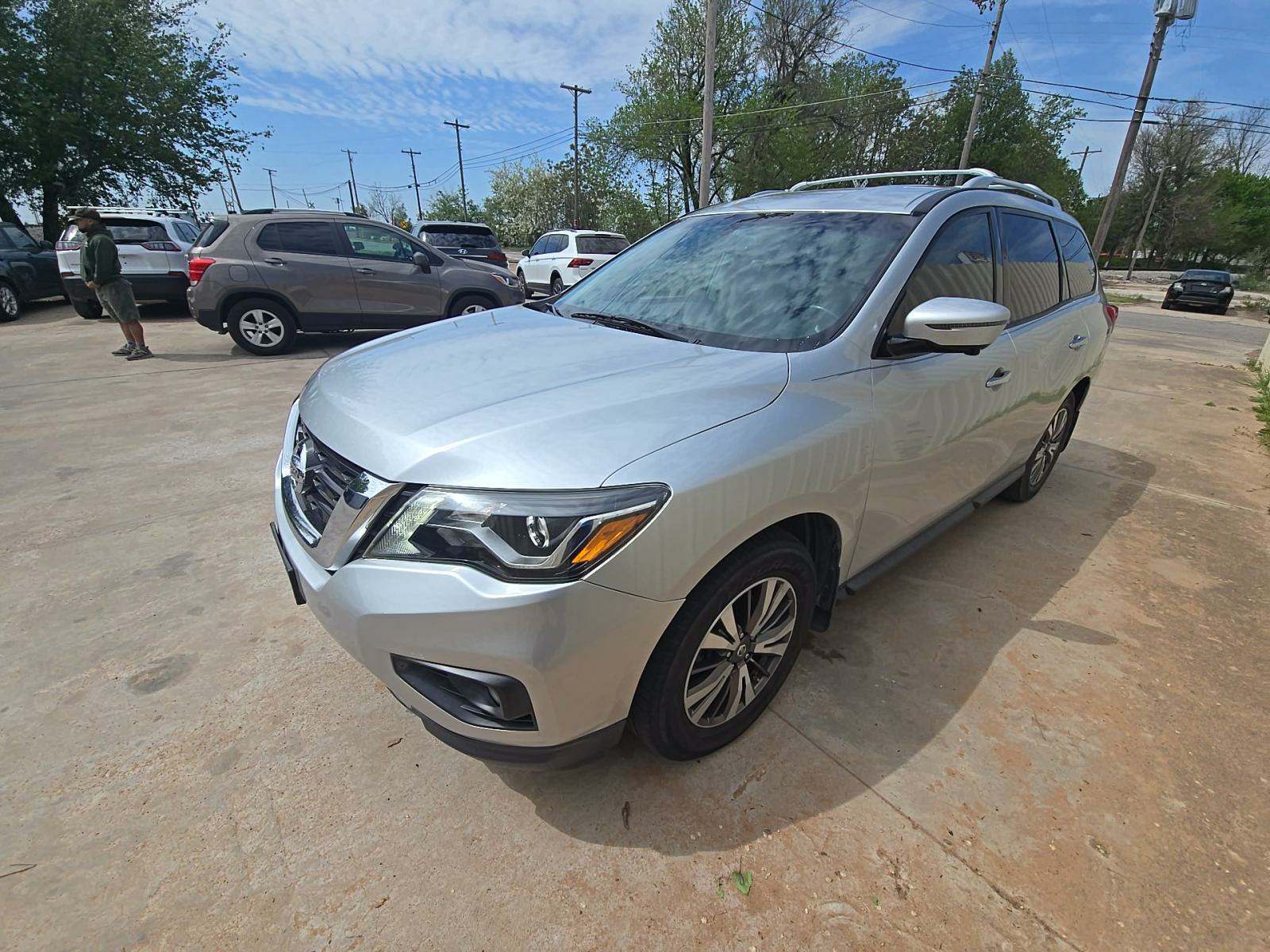 2017 Nissan Pathfinder SL FWD