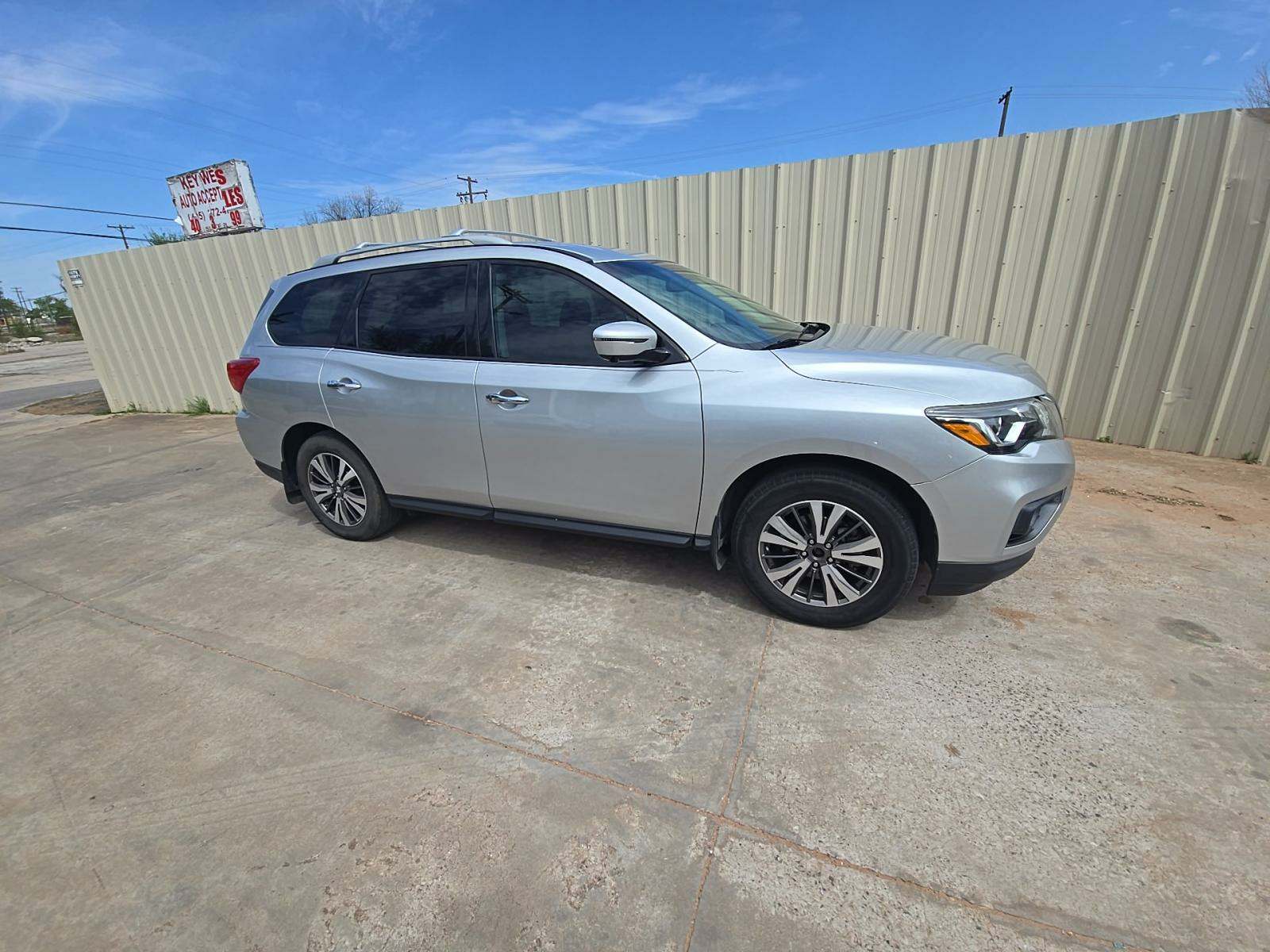 2017 Nissan Pathfinder SL FWD