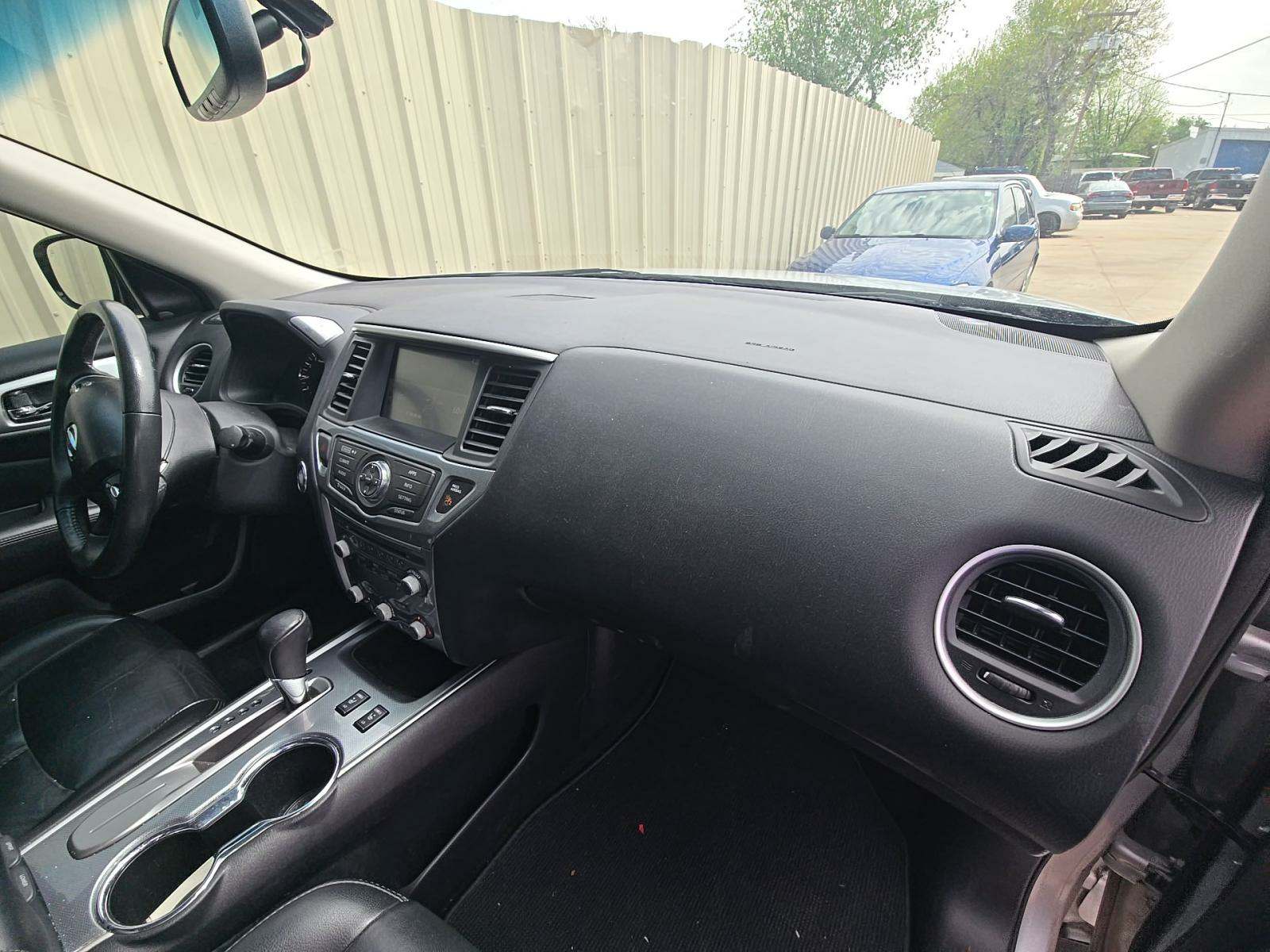 2017 Nissan Pathfinder SL FWD