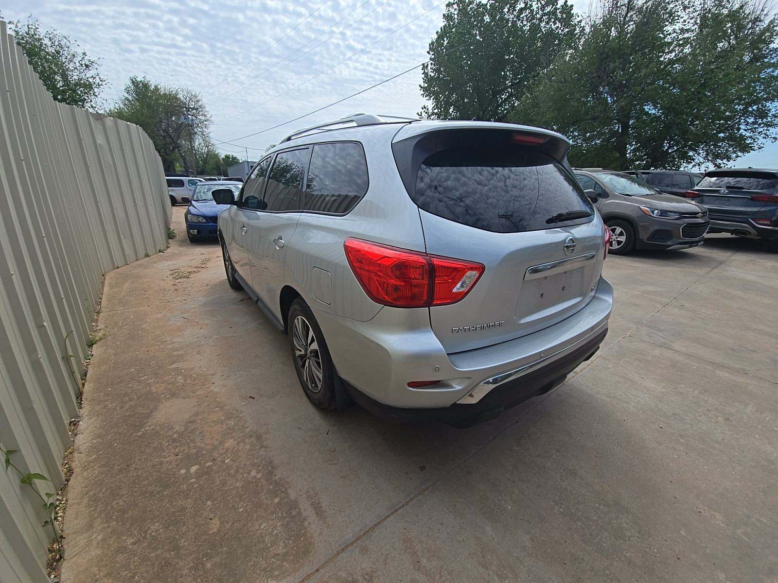 2017 Nissan Pathfinder SL FWD