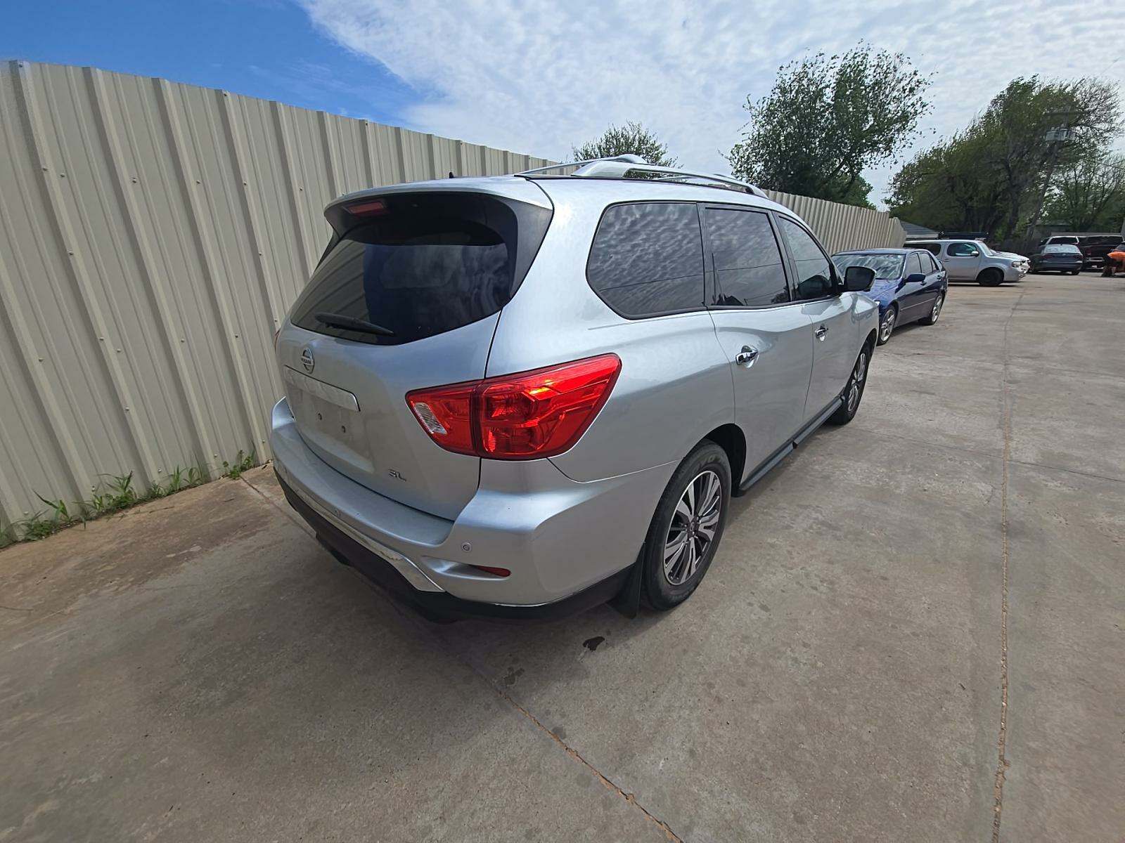 2017 Nissan Pathfinder SL FWD