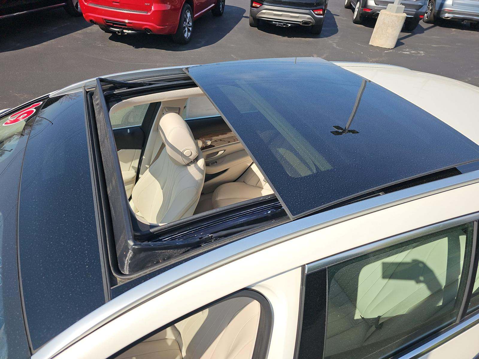 MERCEDES-BENZ E-CLASS - 8