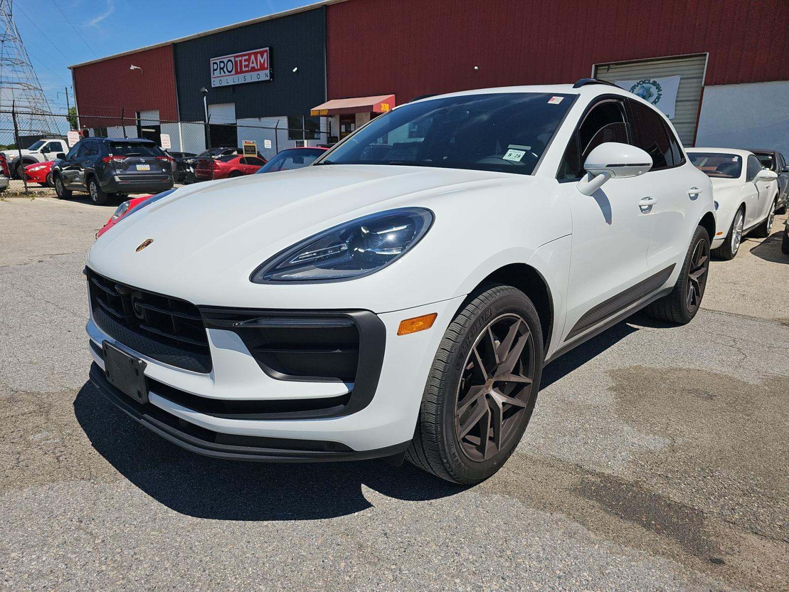2023 Porsche Macan Base AWD