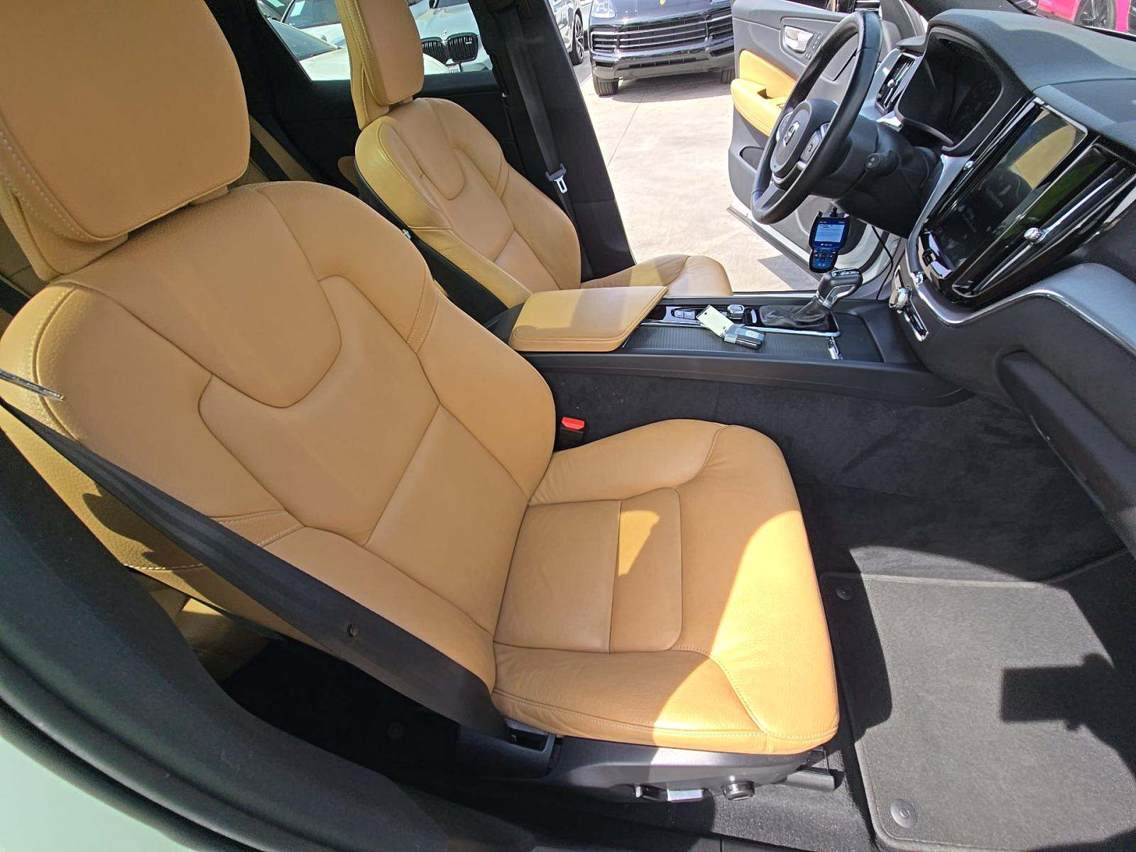 2020 Volvo XC60 T6 Momentum AWD