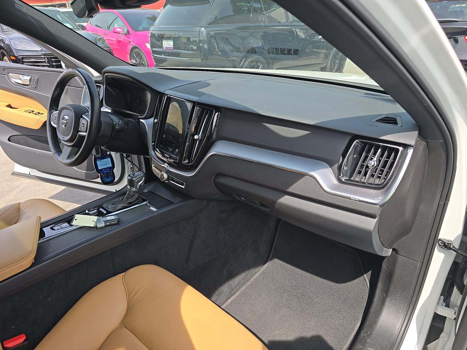 2020 Volvo XC60 T6 Momentum AWD