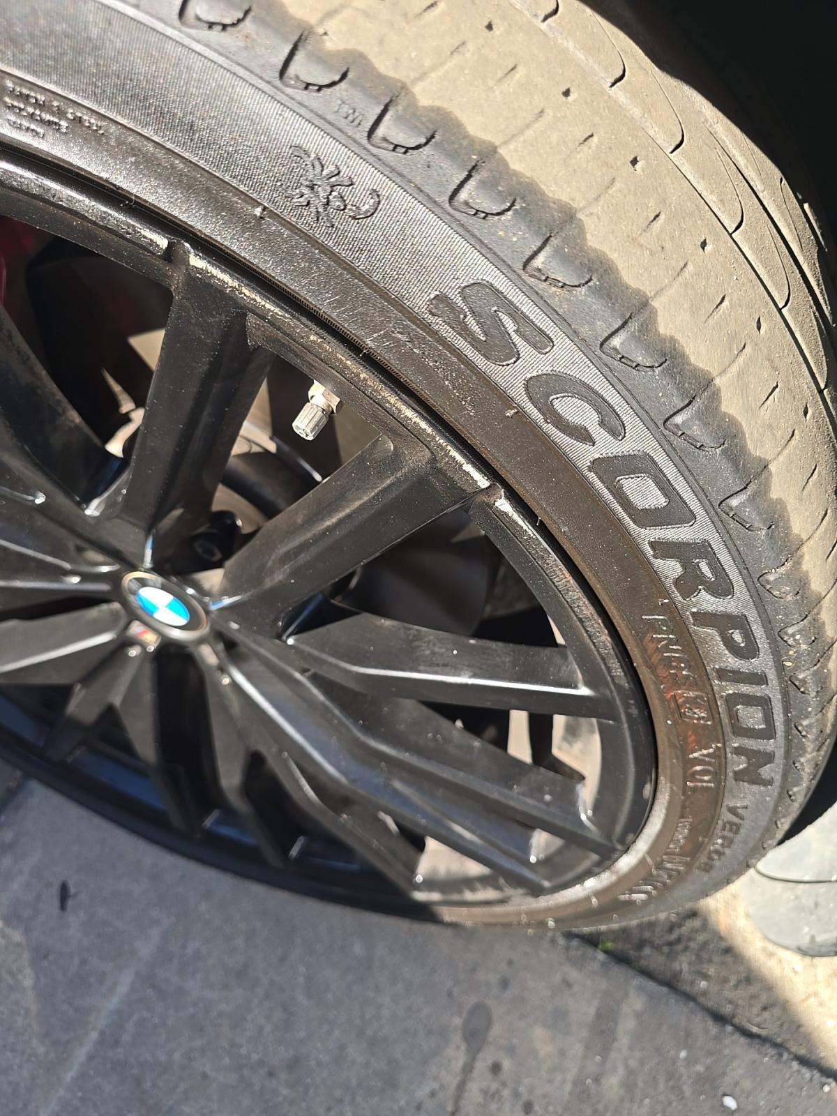 2023 BMW X6 xDrive40i AWD