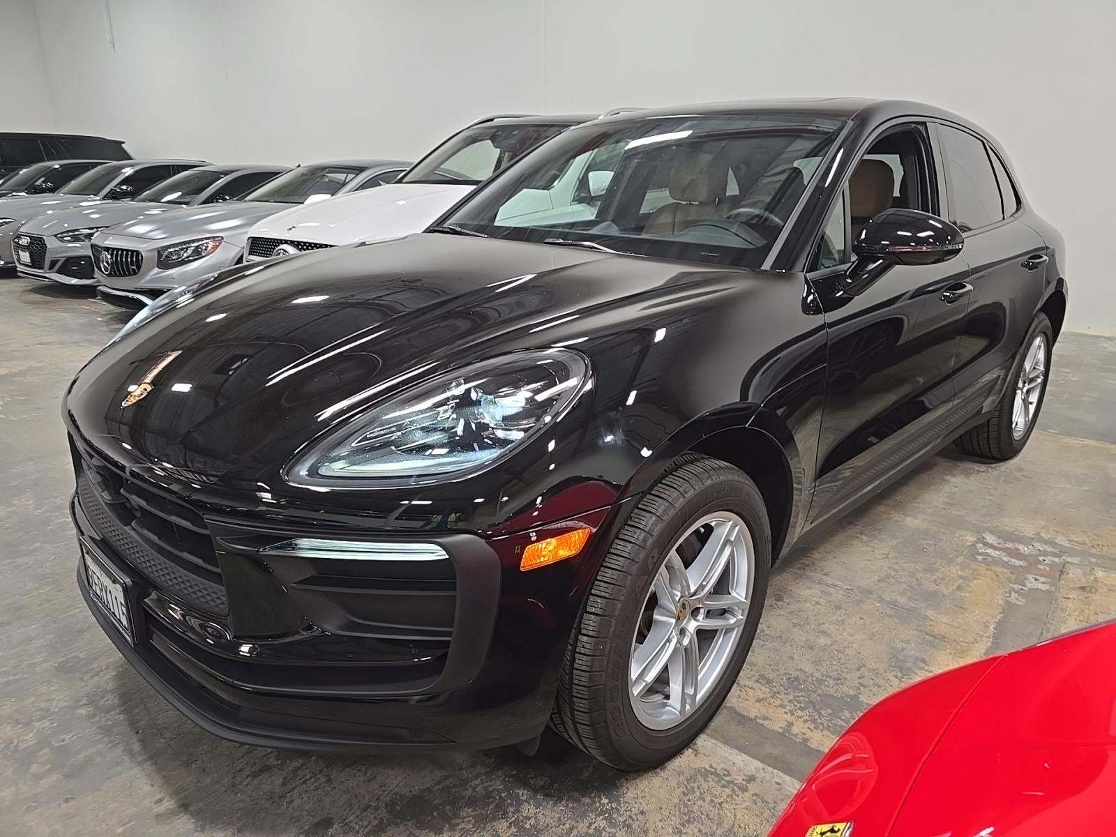 2023 Porsche Macan Base AWD