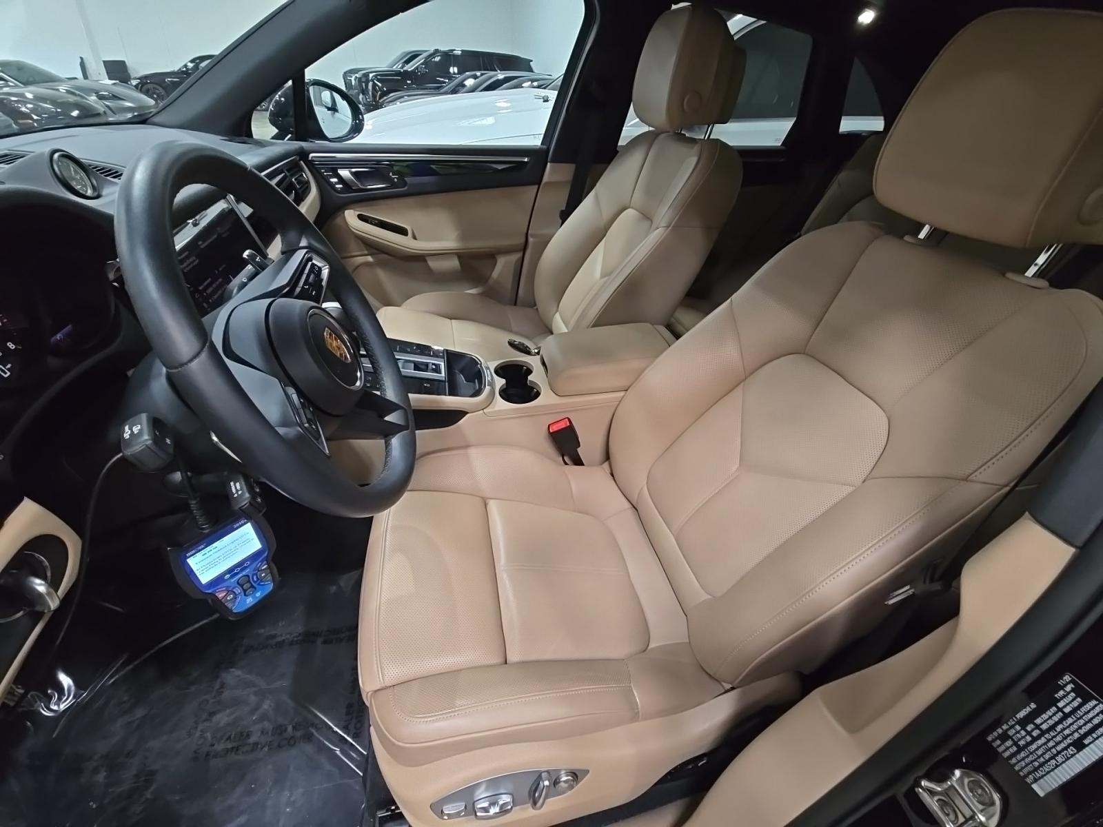 2023 Porsche Macan Base AWD