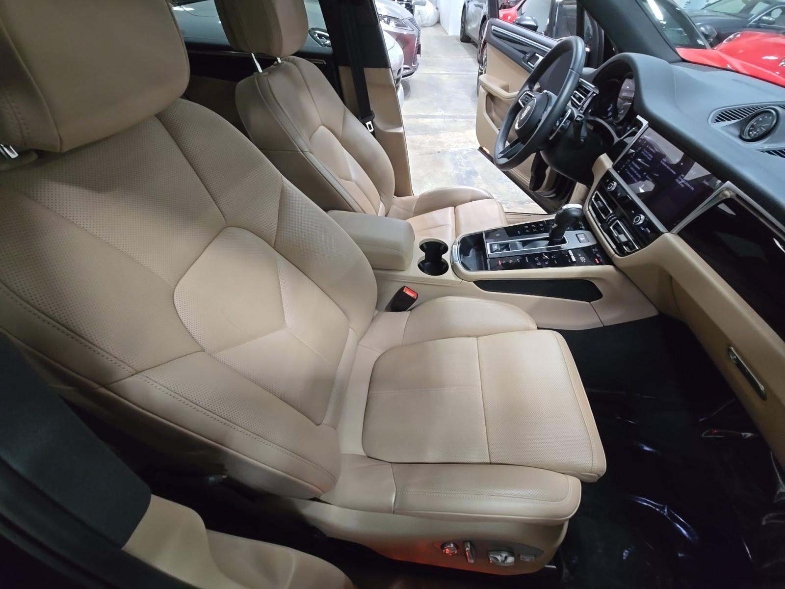 2023 Porsche Macan Base AWD