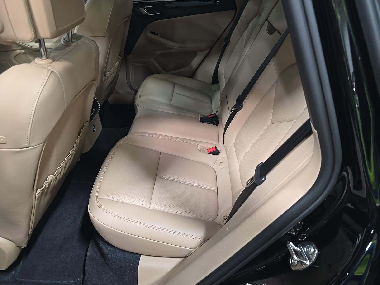 2023 Porsche Macan Base AWD