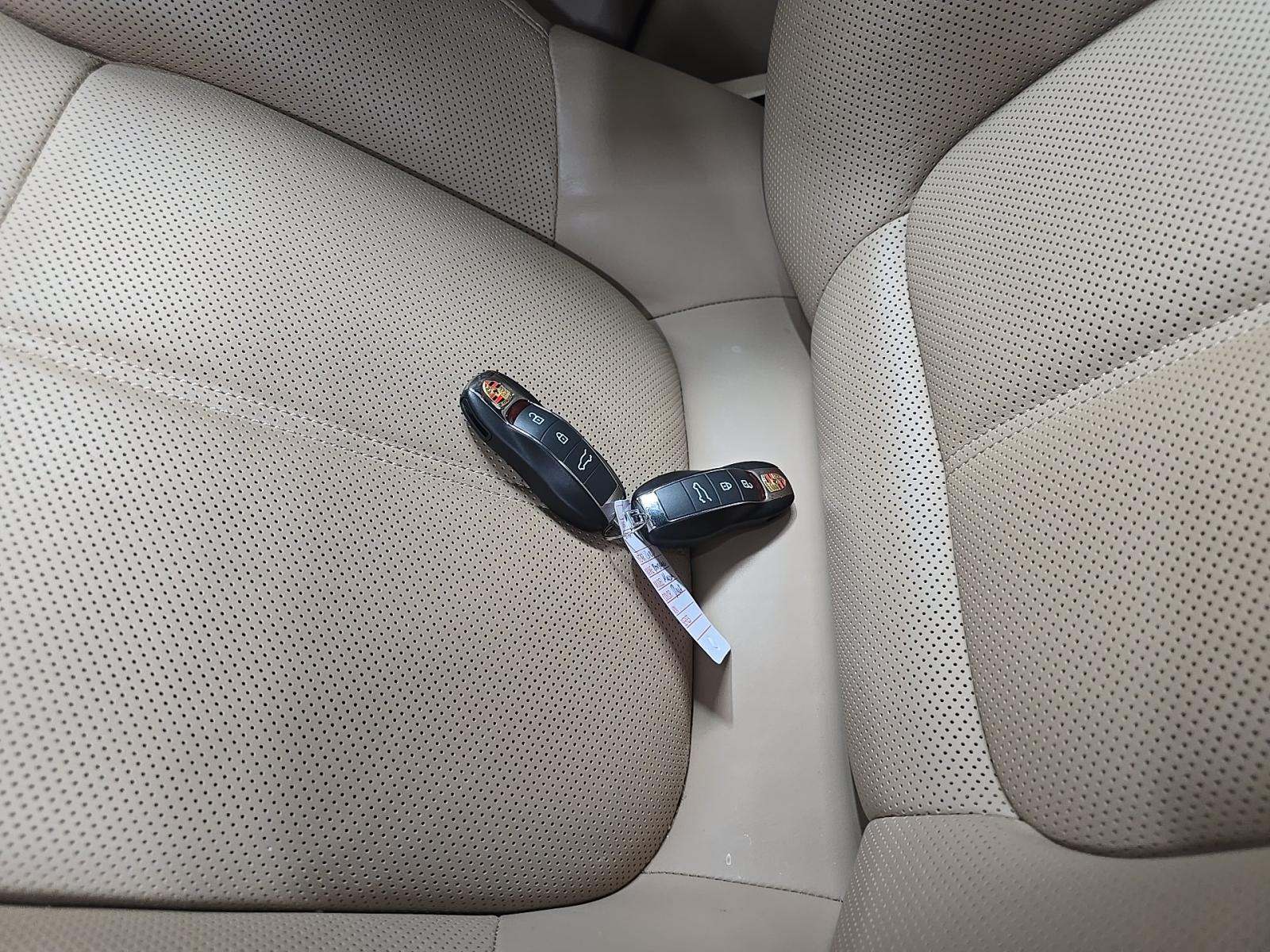 2023 Porsche Macan Base AWD