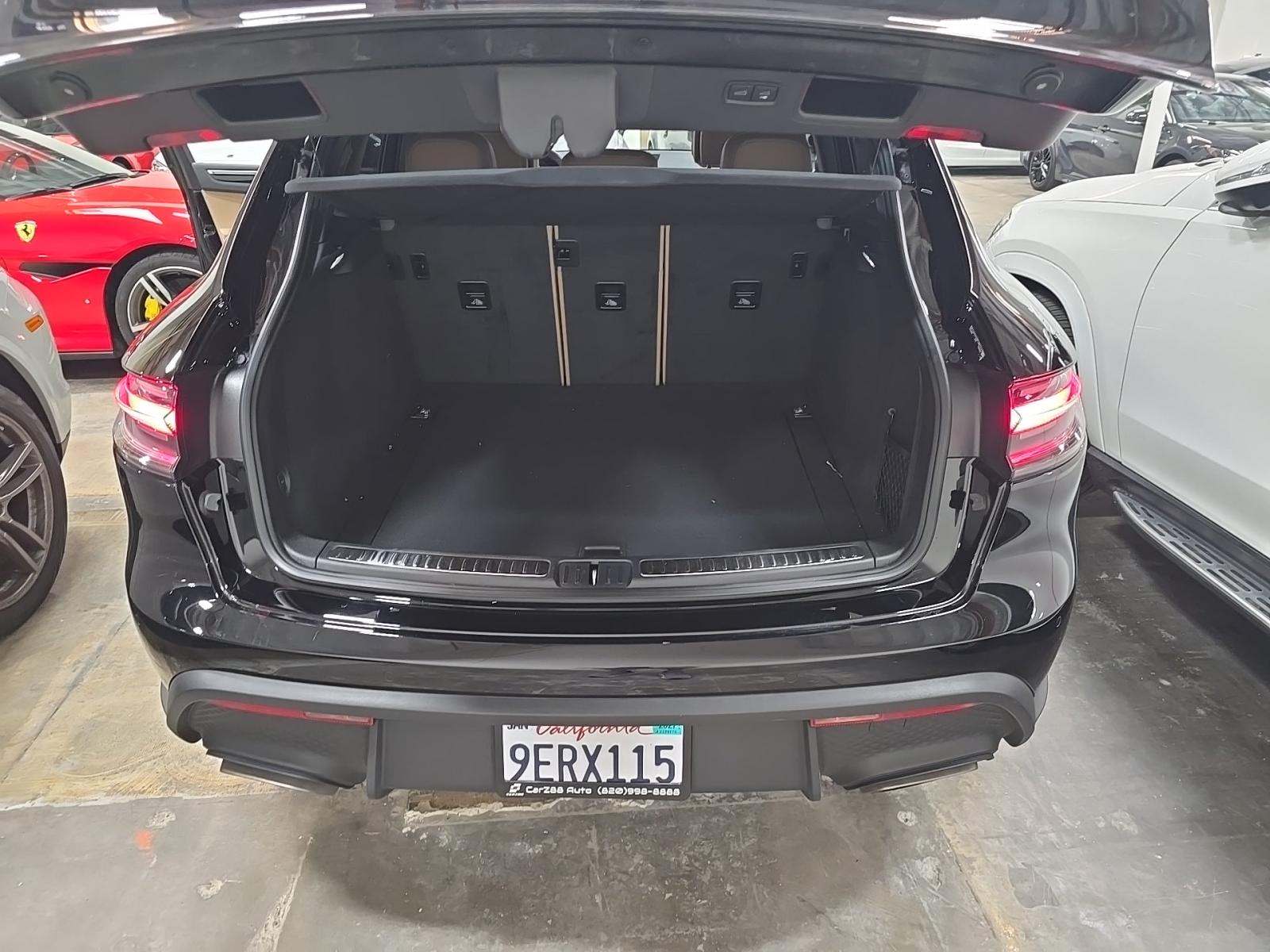 2023 Porsche Macan Base AWD