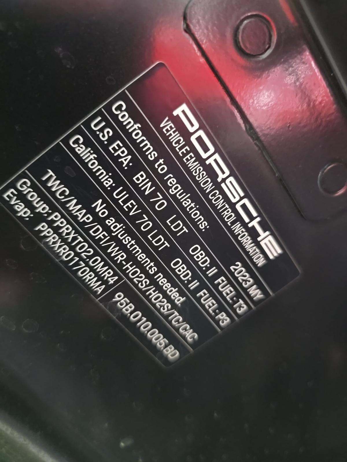 2023 Porsche Macan Base AWD