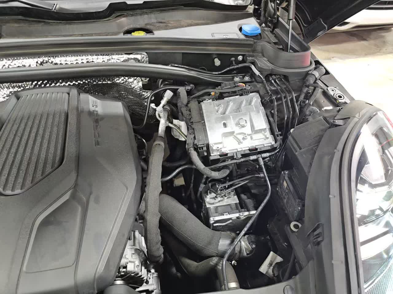 2023 Porsche Macan Base AWD