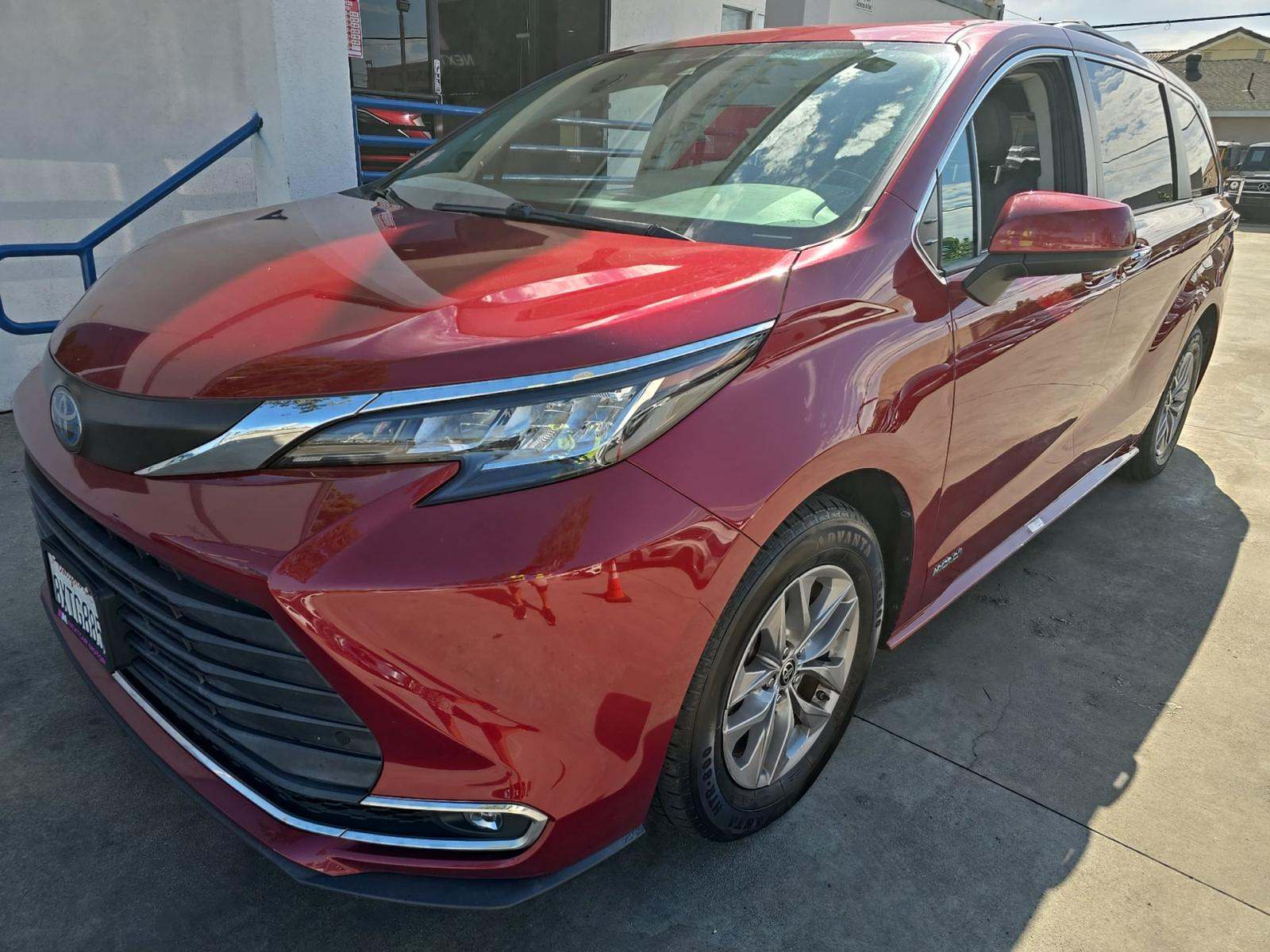 2021 Toyota Sienna XLE FWD