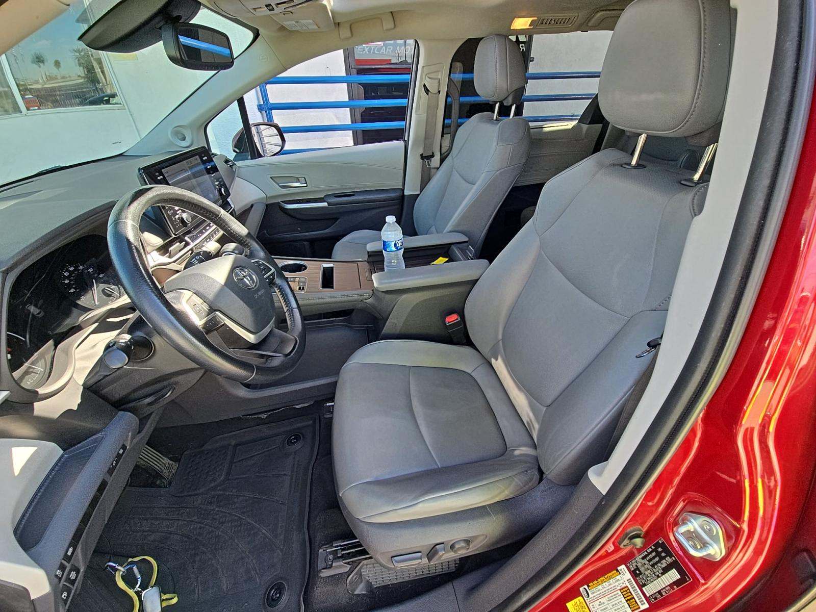 2021 Toyota Sienna XLE FWD