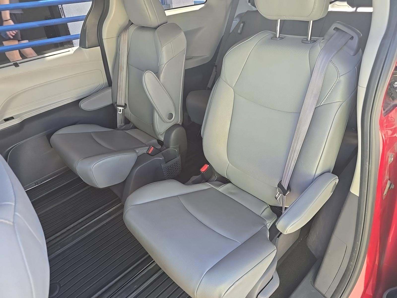 2021 Toyota Sienna XLE FWD
