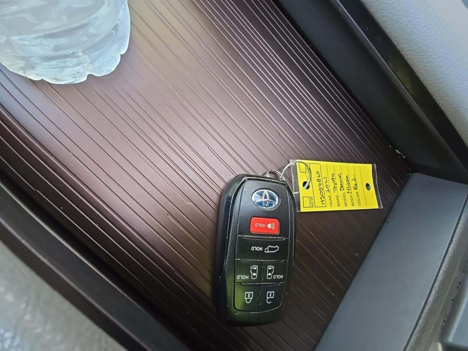 2021 Toyota Sienna XLE FWD