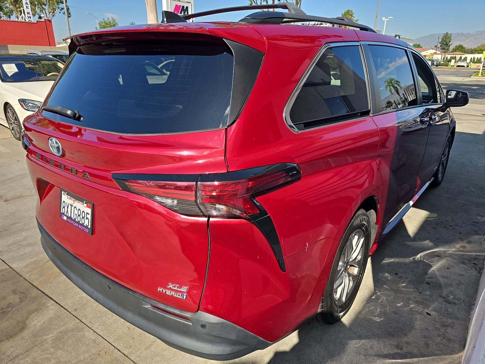 2021 Toyota Sienna XLE FWD