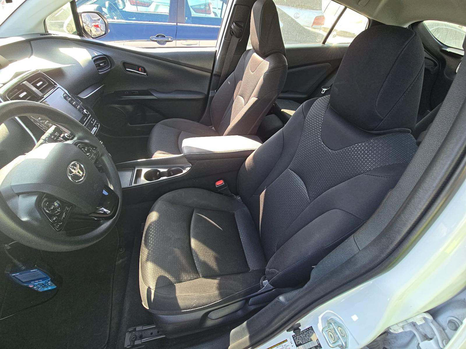 2022 Toyota Prius LE FWD