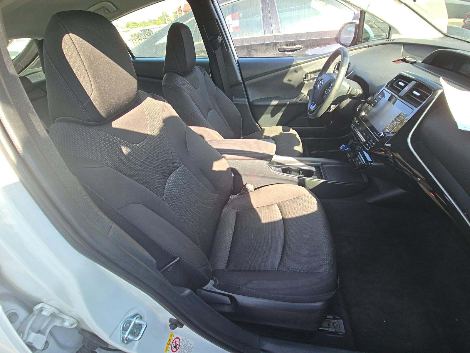 2022 Toyota Prius LE FWD