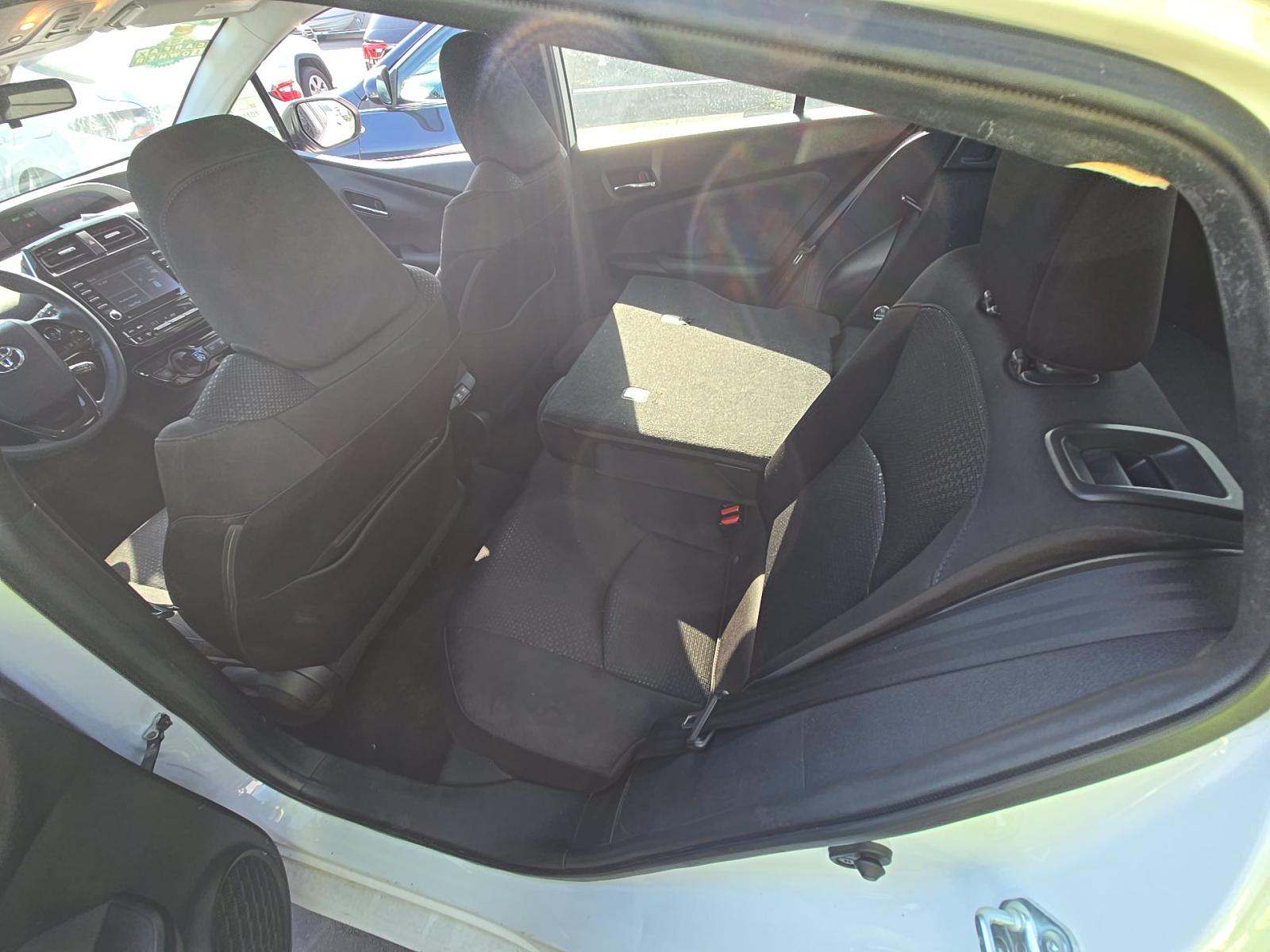 2022 Toyota Prius LE FWD