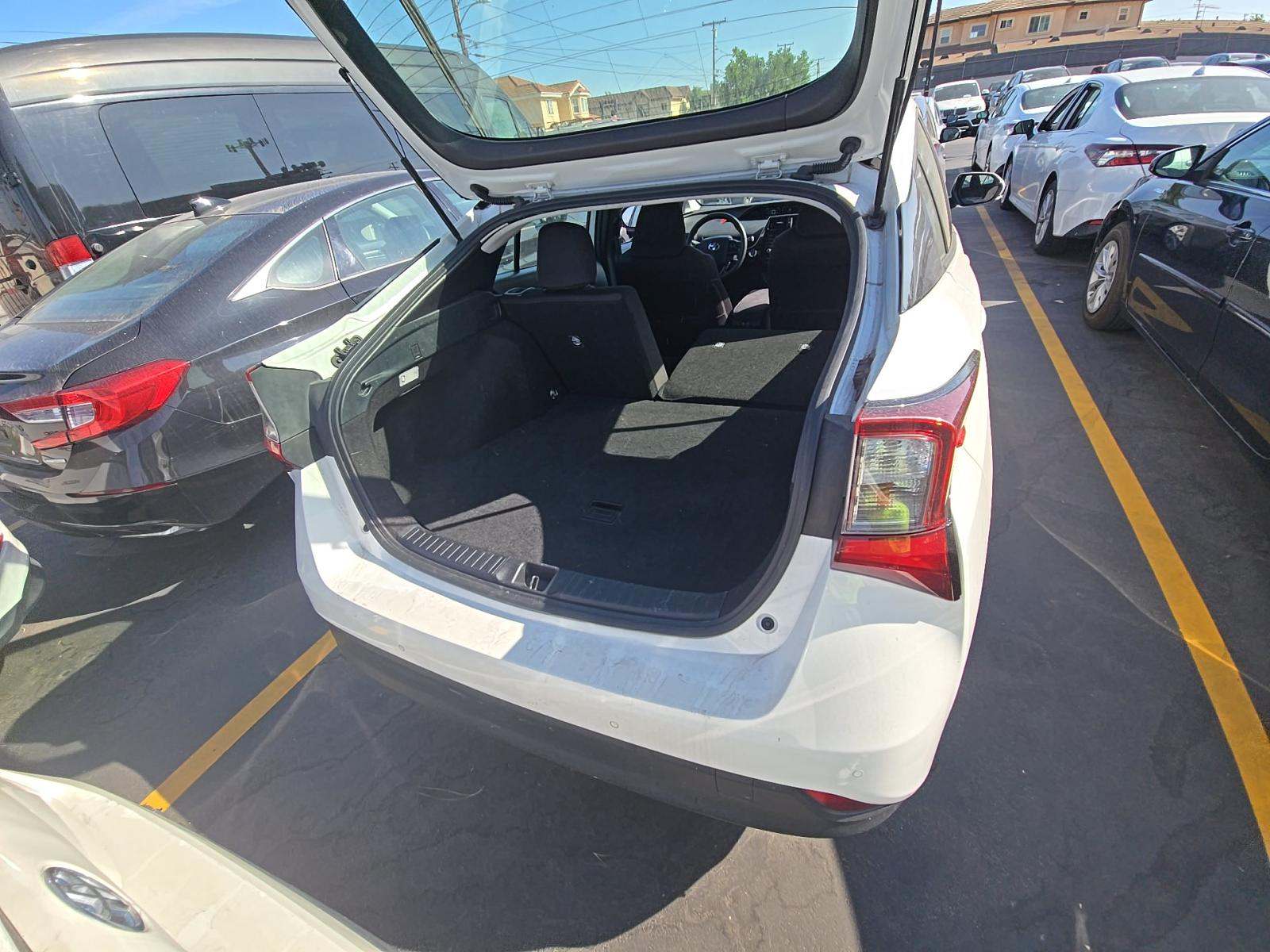 2022 Toyota Prius LE FWD