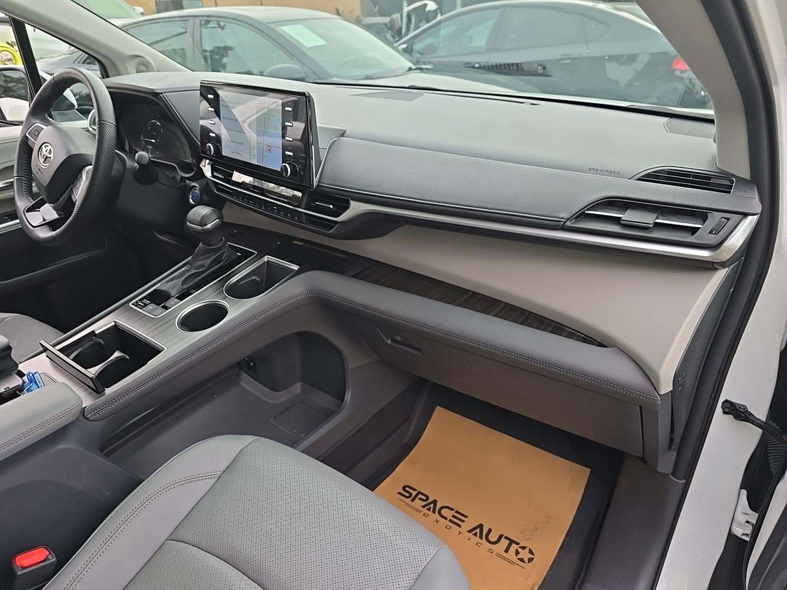 2023 Toyota Sienna Limited FWD